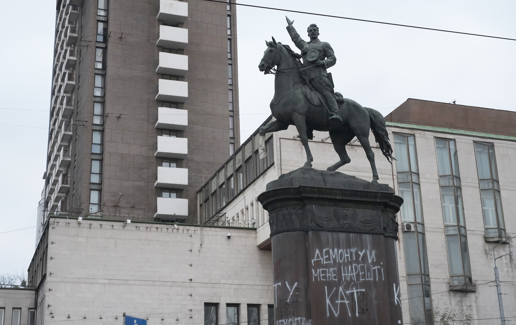 Памятник щорсу в киеве фото